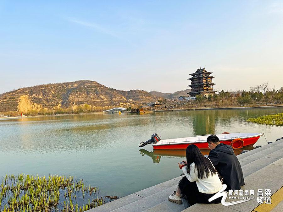 吕梁致敬,领导与同事的团结力量